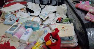 Pilih hospital yang mempunyai kemudahan lengkap untuk anda bersalin seperti wad bersalin, bilik bayi, bilik icu untuk ibu, bilik nicu untuk bayi dan peralatan semakin menghampiri waktu bersalin, semestinya anda sudah pun siap menyediakan barangan kelengkapan untuk di bawa ke hospital. Senarai Semak Barang Keperluan Mama Papa Bayi Sebelum Ke Hospital Mama Yang Bakal Bersalin Wajib Semak Pa Ma