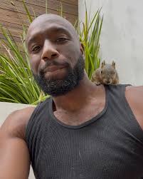 Why she looking like she wanna ask if y'all got games