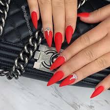 Black And Red Stiletto Nails 21 Pretty Ways To Wear Red Nails Red Stiletto Nails Red Acrylic Nails Bright Red Nails
