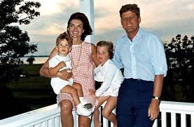 Jul 24, 2019 · the kennedy family has captured americans for decades. Amerikas Tragische Heldin Vor 20 Jahren Starb Jackie Kennedy Panorama Stuttgarter Zeitung