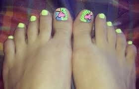 Super catalogo de diseños de uñas para pies, juveniles, bonitas, sencillas, francesas, con flores, mariposas y más para.empezamos con las tendencias 2020 de uñas decoradas de pies donde se mezclan colores.figuras geometricas en uñas del pie. 5 Claves Maternity Combinar Manicura Y Pedicura Decorados De Unas Para Manos Y Pies