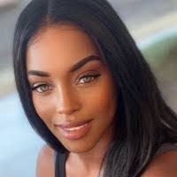 Whitney Whitmore's Instagram, Twitter & Facebook