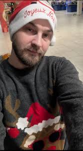 Un peu de douceur pour célébrer les fêtes de fin d'année ! Nous avons  organisé, rien que pour nos collaborateurs, un concours interne du pull de  Noël le plus moche. Mais attention,