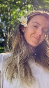 Lora Bender's Instagram, Twitter & Facebook