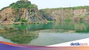 Salah satu objek wisata yang kini jadi bahan perbincangan warga bogor dan sekitarnya adalah danau dengan airnya yang menghijau. Libur Weekend Ke Bogor Mampir Ke Danau Quarry