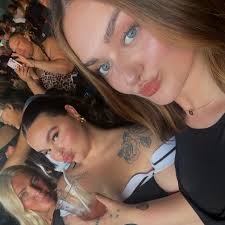 how you gonna be hating from outside the concert ? you can't even get in …  🎤✨🍾💋 #breezybowl