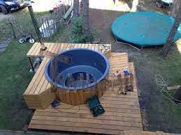 hottub ingraven met binnen of buiten kachels bubbelbad terras achtertuinideeen bubbelbad