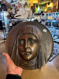 Is this picture of Saint Anne?