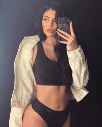 Three years after welcoming stormi webster, kylie jenner and. Recoger Atractivo Un Evento Calvin Klein Kardashian Jenner Senador Disparo Acechar