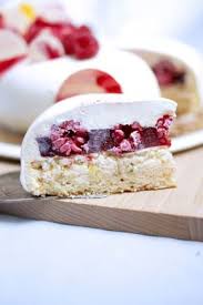 Sable Breton Dacquoise Citron Vert Gelee Fruits Rouges Mousse Chocolat Blanc Citron Vert Glacage Ivoire Patisserie Gateaux Et Desserts Recettes Sucrees