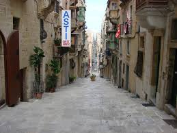 Maltese is an official language of malta and is spoken on its three islands: Maltesisch Sprache Malta Aktuell