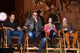 Es reconocida por su precoz talento para el canto y por ser hija de pepe aguilar y nieta de flor silvestre y antonio aguilar, reconocidas figuras de la música regional mexicana. Angela Aguilar Leonardo Aguilar Angela Aguilar And Leonardo Aguilar Photos Zimbio