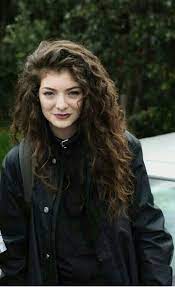 Pin By Lindsey Barta On Very Hairy Colours Braids More Lorde Hair Hair Styles Permed Hairstyles