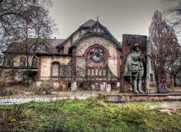 Rusty hospital beds and chairs, creeper plants growing through the windows, and a deafening silence in the corridors, this downright terrifying. 17 Abandoned Places That Will Send A Chill Down Your Spine Abandoned Places Old Abandoned Buildings Abandoned