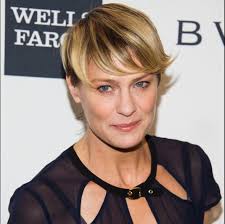 🚨 HAPPENING NOW: Actress Robin Wright has just FLED the United States for  England, says “America is a $h!tshow.”