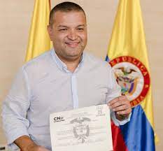 La siguiente lista es de personas que han ejercido el cargo de alcalde de la ciudad colombiana de pereira, en el departamento de risaralda:1 contenido 1 alcaldes. Carlos Maya Ya Tiene La Credencial De Alcalde De Pereira 2020 2023