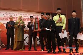 La distance entre la mosquée et la mecque est 8668,27 km nord ouest. Samt Tengku Ampuan Jemaah Rangkul Johan Debat Bahasa Arab Usim Universiti Sains Islam Malaysia