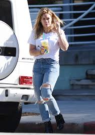 We did not find results for: Hilary Duff Grabs An Iced Tea From Starbucks In Studio City Ca 10 17 2016 Celebmafia
