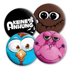 Der schaut nämlich morgens in den spiegel und ist mal sascha, mal frederic von furchensumpf, mal josie, mal professor hacke, mal herr schröder und ursula, und. Sascha Grammel Shop Keine Anhung Sascha Grammel Button 4 Er Set