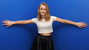 Four years later, in 2012, larsson signed with the record label ten music group and released her debut ep introducing in january 2013. Meet Zara Larsson The 18 Year Old Swedish Export Taking Over The Pop Teen Vogue