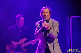 Nous avons aussi pu entendre t'es mon amour, t'es ma maîtresse magnifiquement interprétée avec sa choriste et conjointe julie anne saumur. Mattv Jean Pierre Ferland A La Maison Symphonique