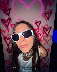 LA FAVO (@alegunsbaby) • Instagram photos and videos