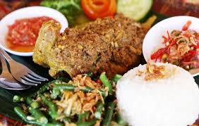 Nasi tepeng merupakan kuliner khas gianyar bali yang kaya akan rempah karena dimasak dengan campuran. 10 Traditional Balinese Foods You Need To Try Authentic Indonesia Blog