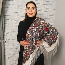 Oana a imbracat o rochie mulata, de matase, care, din pacate, nu arata prea flatant pe. Mio Boutique By Oana Roman Photos Facebook