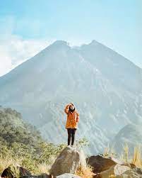 Suasana alam yang segar dan teduh semakin membuat pengalaman memasuki hutan menjadi lebih. 20 Tempat Wisata Di Yogyakarta Terbaru Yang Instagramable