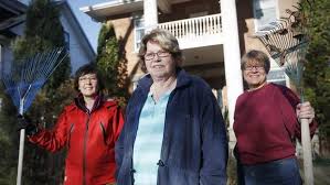 Meet The New Golden Girls And Guys How Boomers Are Coming Up With Creative Living Arrangements Co Housing Golden Girls Aging In Place