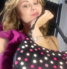 あー、家を出て、お洒落なことをした。 hawksworthrest あなたは精巧で、Bérnardは最も素晴らしいサーバーです。  娘の誕生日ディナーを完璧にしてくれてありがとう。 Also, how freaking cute is this little  @katespadeny bag!? 💗