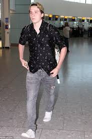 He also was featured in the many editorials and has covered for dazed, miss vogue, and rollacoaster magazines. Brooklyn Beckham Heathrow Airport June 24 2016 Star Style Man Brooklyn Beckham Celebrity Style Men Beckham