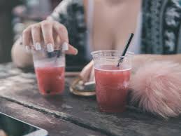 Con l'arrivo dell'estate bere un cocktail dissetante e rinfrescante può essere molto piacevole. 6 Cocktail Analcolici Per Mamme In Attesa