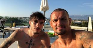 Hrvatski nogometni reprezentativac dejan lovren ponudio je pomoć obiteljima koje je potres ostavio bez krovova nad glavom. Vrsaljko I Lovren Objavili Fotku S Mora Gustaju U Hotelu Joel
