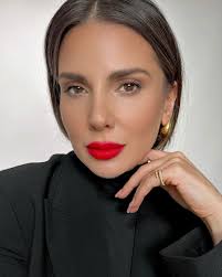 Ali Andreea Makeup Artist...