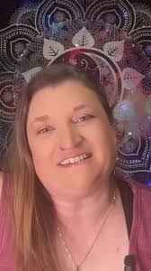 Mandi Lyons's Instagram, Twitter & Facebook