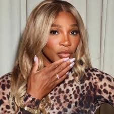 Heather Shore's Instagram, Twitter & Facebook