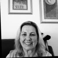 Cindy Toon's Instagram, Twitter & Facebook