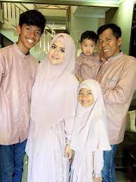 Hi pak bapak orami, bintang tamu kali ini bersama sosok komedian senior kiwil. Kiwil Minta Maaf Pada Anaknya Yang Menangis Dibilang Mirip Dengannya Showbiz Liputan6 Com