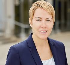 Barbara Robb's Instagram, Twitter & Facebook