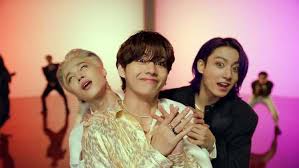 V and jimin or jungkook? Bts Jungkook Hickey Jimin Kissing V Makes Jikook And Vmin Rule Twitter