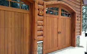 Overhead door™ automatic garage door systems are expertly manufactured and tested to withstand inclement weather and rigorous use, year after year. Wooden Rustikal Garage Sonstige Von Lakeland Overhead Door Co