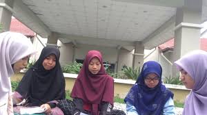 Di sini anda dapat menemukan lebih dari 50 kata dan frasa penting yang telah diterjemahkan dari bahasa arab ke dalam bahasa indonesia. Muhaddasah Bahasa Arab Kepentingan Telefon Pintar Dalam Mempelajari Bahasa Arab Youtube