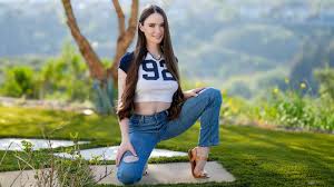 Feet Tease with Hazel Moore | Hazel Moore | Feet Porn | LoveHerFeet