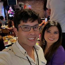 Welcome to West Covina Madame @lenirobredo 👊🏻 from covering the Pink  Caravan at @titasofmanilaus to sharing @angatbuhay 's mission 💯 nice  seeing some friends there @yongchavez @renen1989 #angatbuhay #lenirobredo