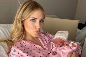 For her debut, the international trendsetter selects pieces from the bold new b.zero1 icon to accent her exuberant style. Chiara Ferragni Tells About The Birth And Explains Why She Was Wearing Makeup Curler Ruetir