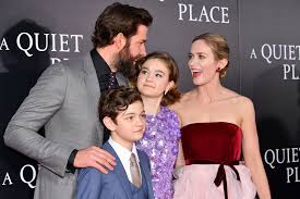 Nonton film secret in bed with my boss. John Krasinski S Secret To Making A Movie With Emily Blunt She S The Boss Vanity Fair