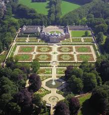 De stad is groot geworden door florerende papierindustrie en lang de woonplaats van de koninklijke familie geweest. Palace Het Loo Apeldoorn Aerial View Apeldoorn Netherlands