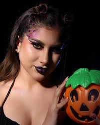 𝕺𝖍 𝖓𝖔! 𝕸𝖚𝖘𝖙 𝖇𝖊 𝖙𝖍𝖊 𝖘𝖊𝖆𝖘𝖔𝖓 𝖔𝖋 𝖙𝖍𝖊 𝖜𝖎𝖙𝖈𝖍 🎃🍬 .  Model: @kiara__montero 📷: @miguelboadafotografia 📍: @allskinbysolange  designed by me 💄 . Productos: @solangemakeup @hudabeauty @maybelline  @beautycreations_peru ...