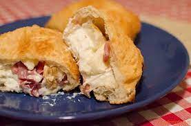 Nel regno della pizza, questa può assumere forme, sapori e dimensioni diverse, ma sempre gustosissimi. Pizzette Fritte Con Ricotta E Salame Ricetta Semplice E Veloce